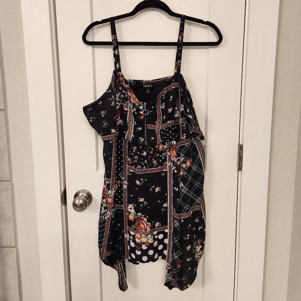 Torrid zipper front patterned tank